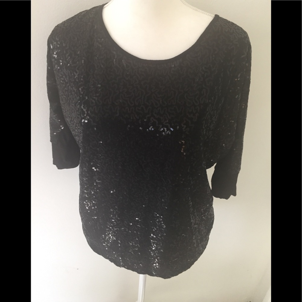 FOREVER 21 Sequin Front Black Top Size Medium